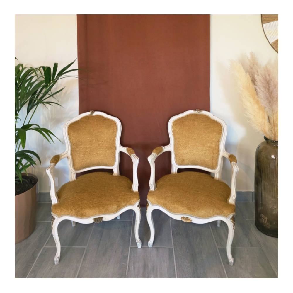 Deux fauteuils Louis XV